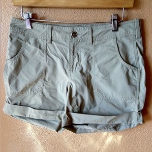 The North Face tan stretch shorts sz 6